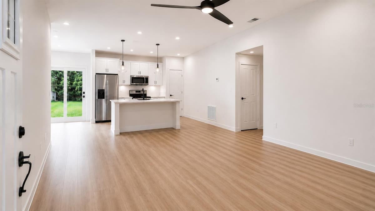 14575 20TH PLACE — photo 3 of 20