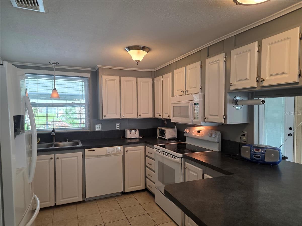37747 SILVER PINES AVENUE — photo 10 of 62