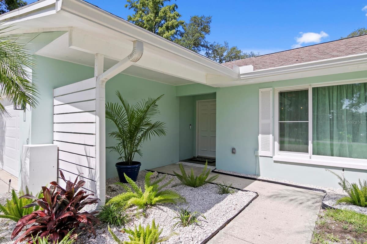 2168 VICTORIA DRIVE — photo 6 of 37