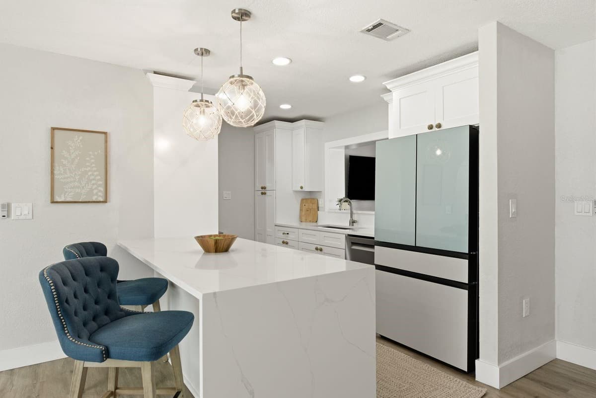 2168 VICTORIA DRIVE — photo 13 of 37