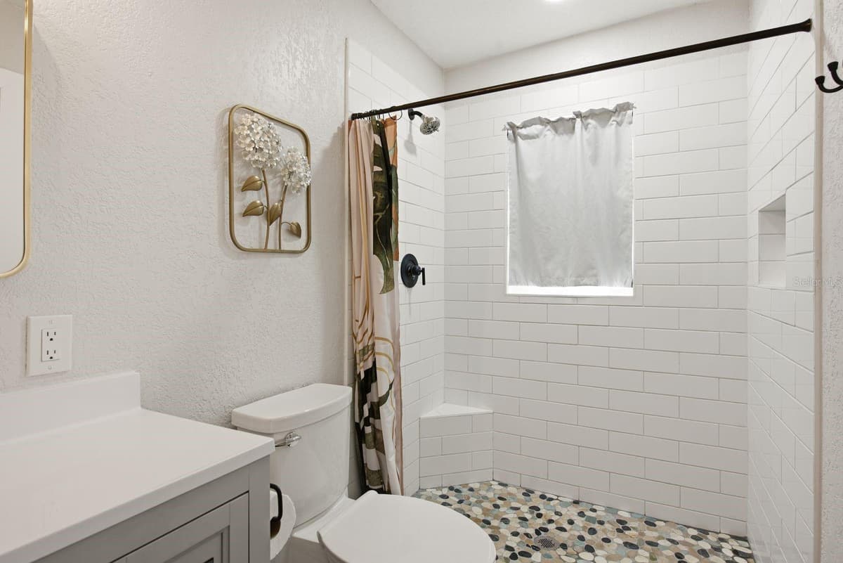 2168 VICTORIA DRIVE — photo 20 of 37
