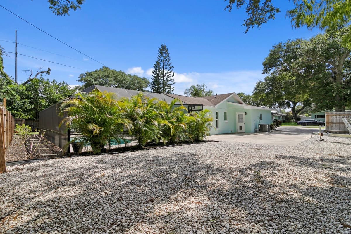 2168 VICTORIA DRIVE — photo 36 of 37