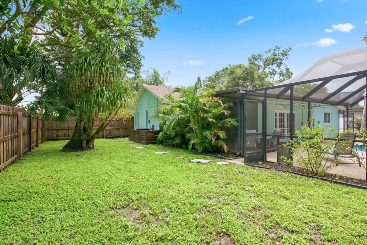 2168 VICTORIA DRIVE — photo 32 of 37