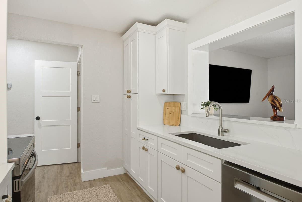 2168 VICTORIA DRIVE — photo 15 of 37