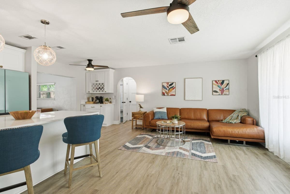 2168 VICTORIA DRIVE — photo 7 of 37