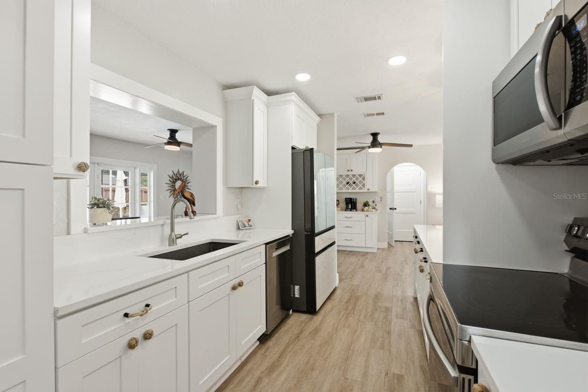 2168 VICTORIA DRIVE — photo 16 of 37