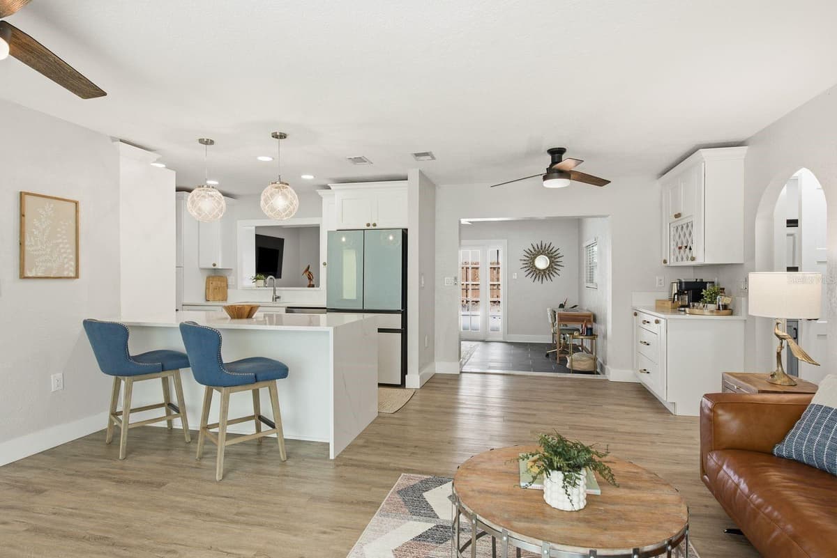 2168 VICTORIA DRIVE — photo 10 of 37