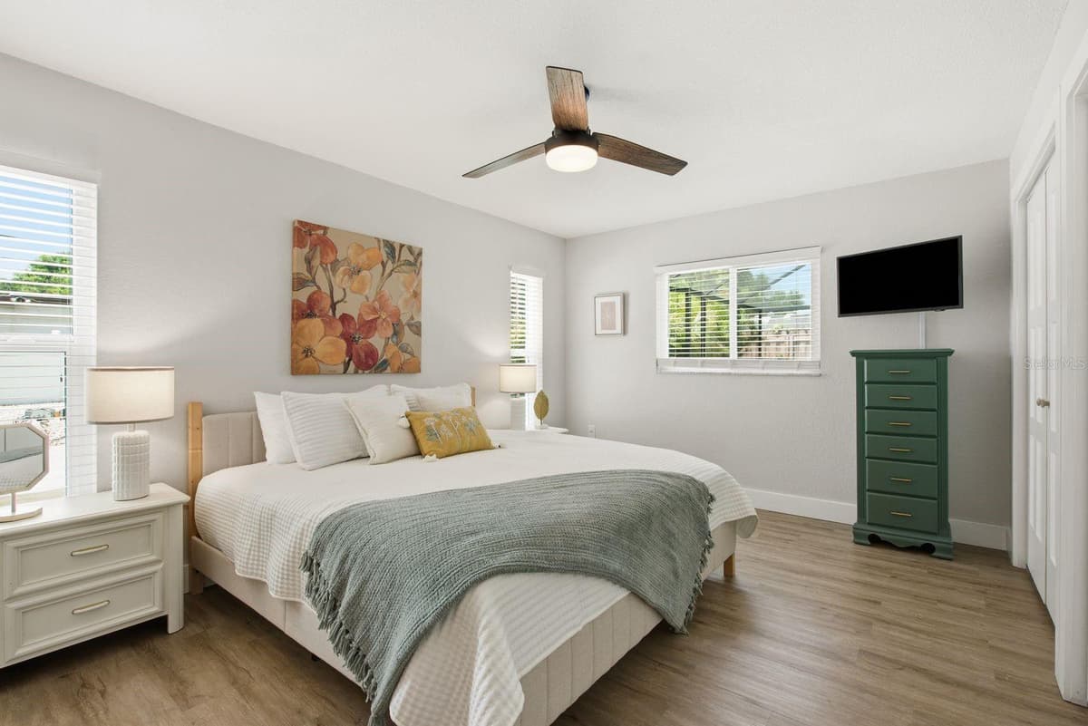 2168 VICTORIA DRIVE — photo 17 of 37