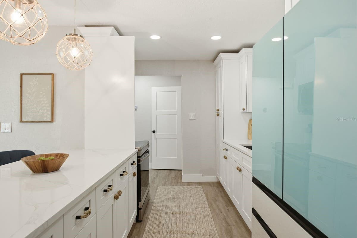 2168 VICTORIA DRIVE — photo 14 of 37