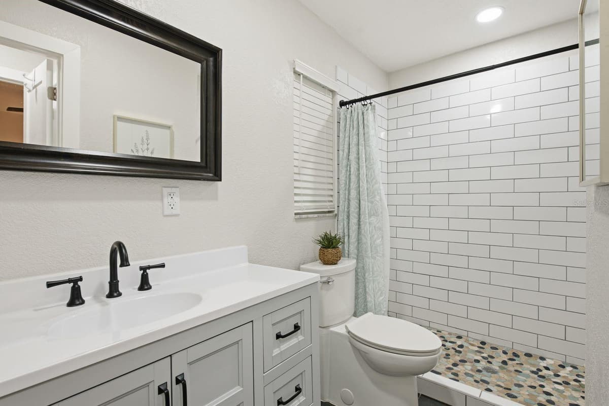 2168 VICTORIA DRIVE — photo 23 of 37