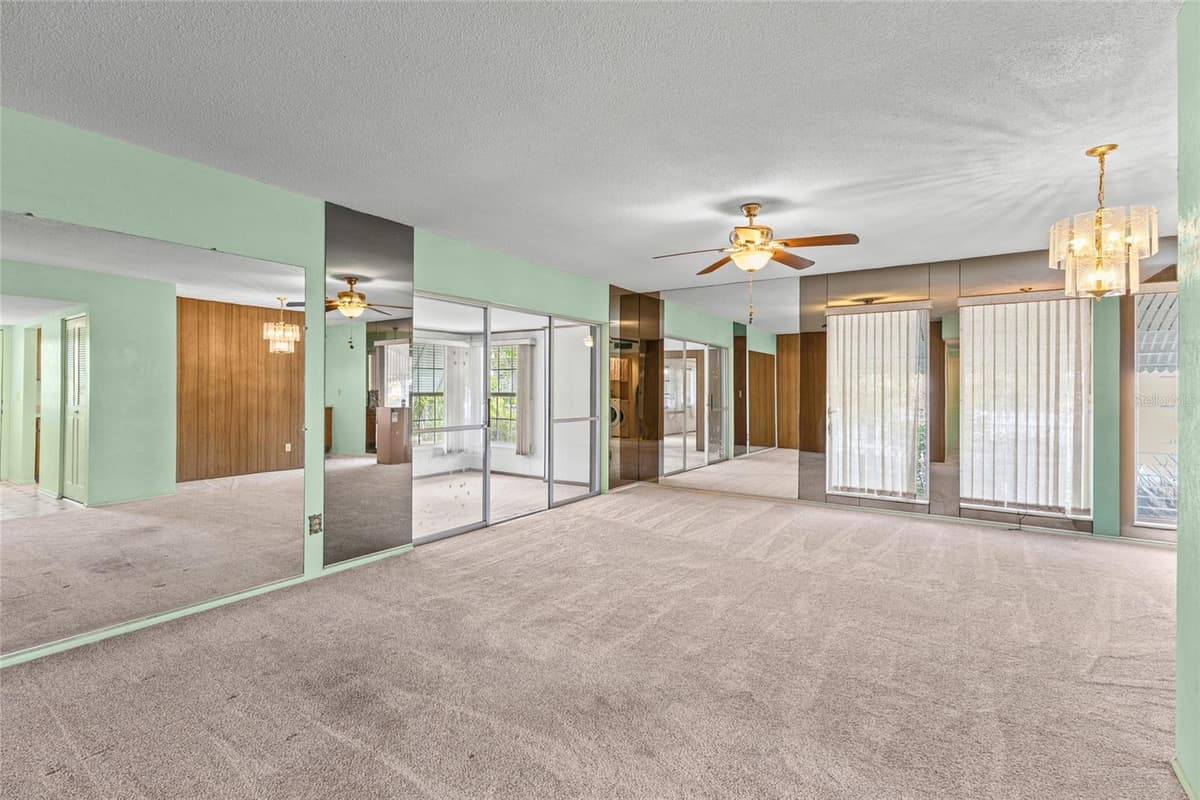 5702 ESPANOLA AVENUE — photo 8 of 39