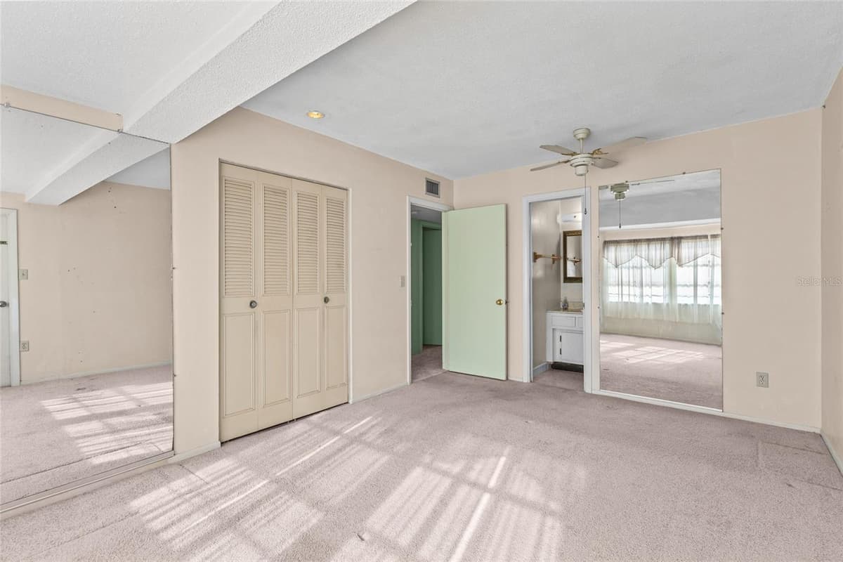 5702 ESPANOLA AVENUE — photo 14 of 39