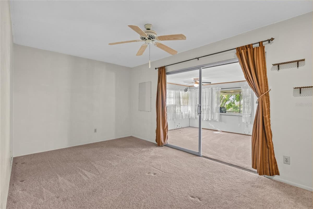 5702 ESPANOLA AVENUE — photo 18 of 39