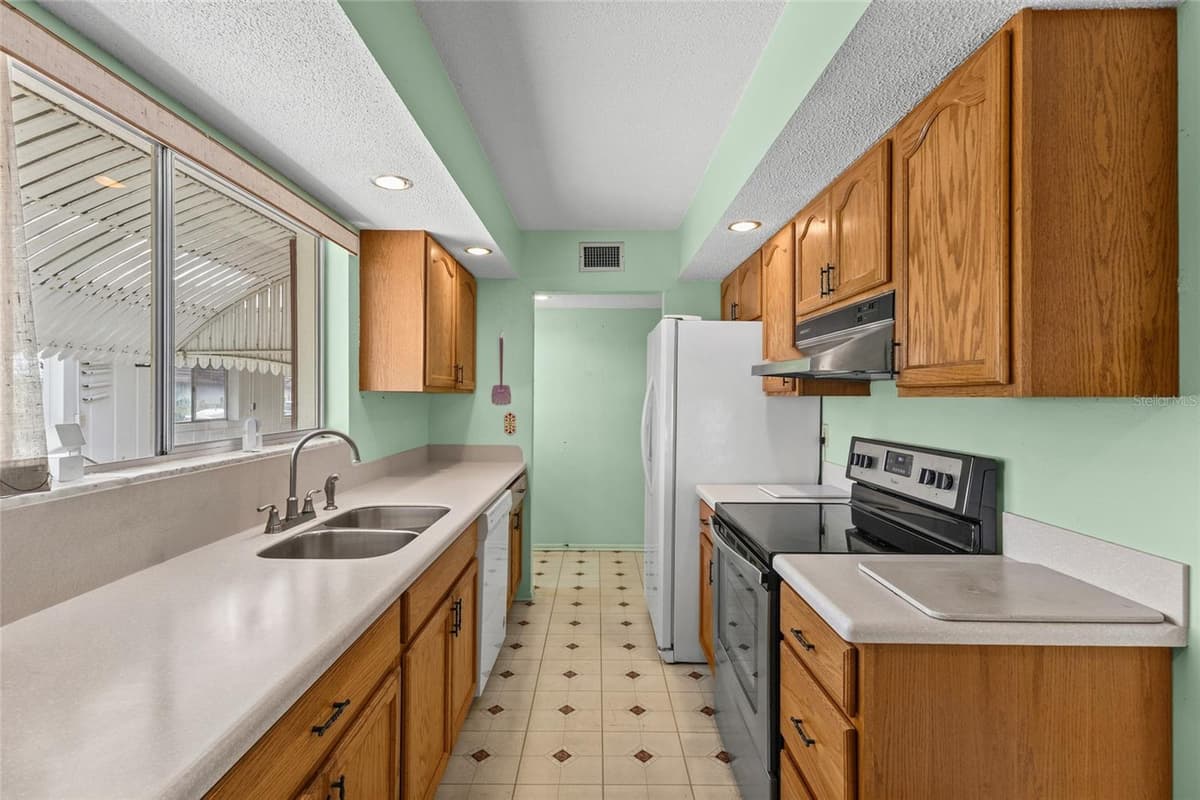 5702 ESPANOLA AVENUE — photo 3 of 39