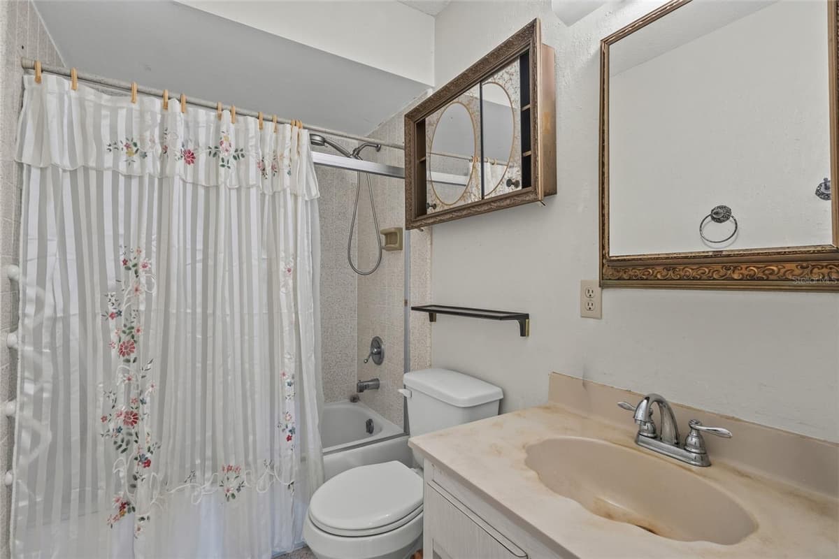 5702 ESPANOLA AVENUE — photo 7 of 39