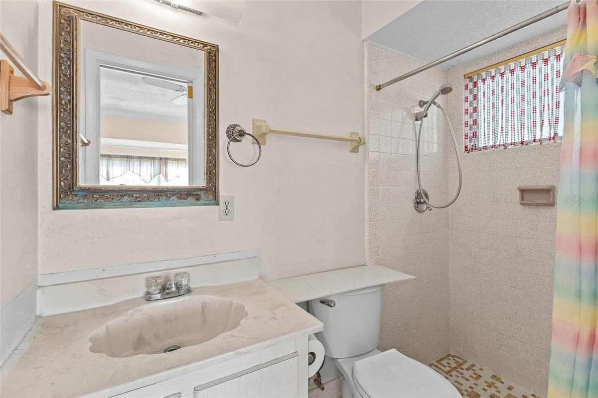5702 ESPANOLA AVENUE — photo 15 of 39