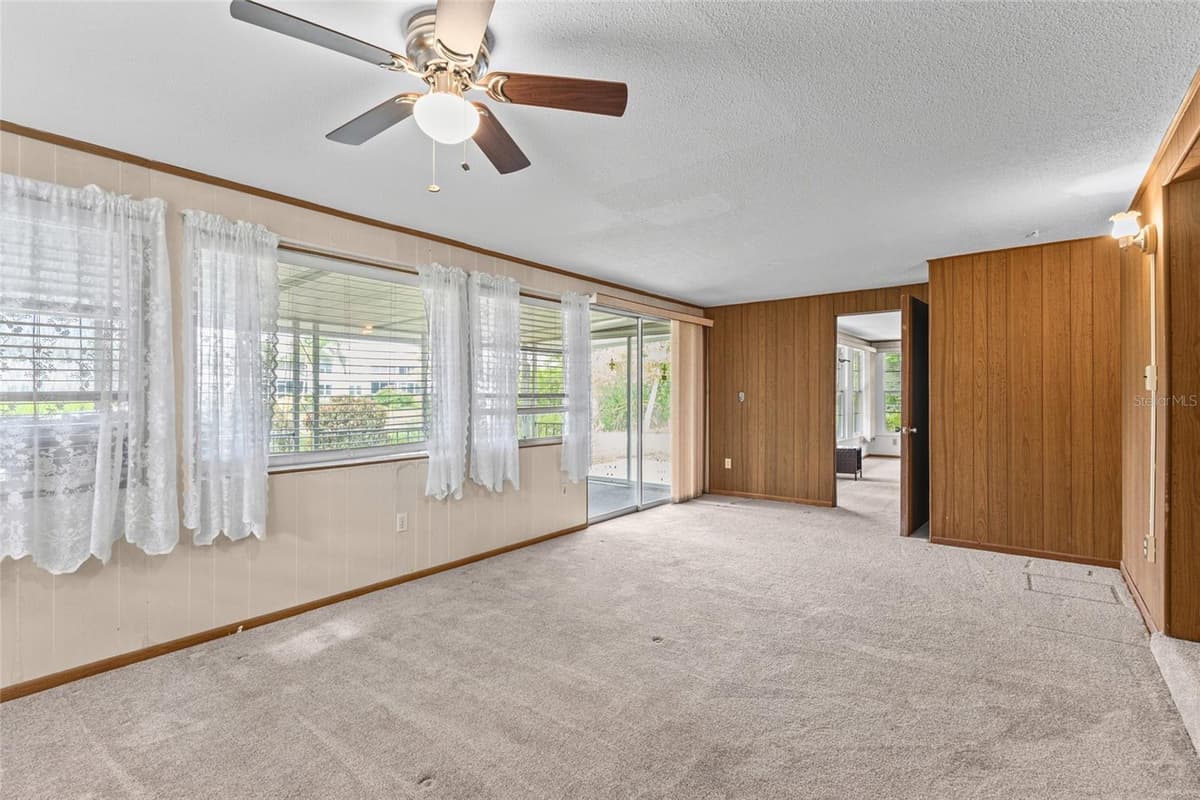 5702 ESPANOLA AVENUE — photo 19 of 39