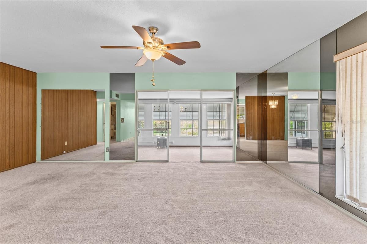 5702 ESPANOLA AVENUE — photo 12 of 39