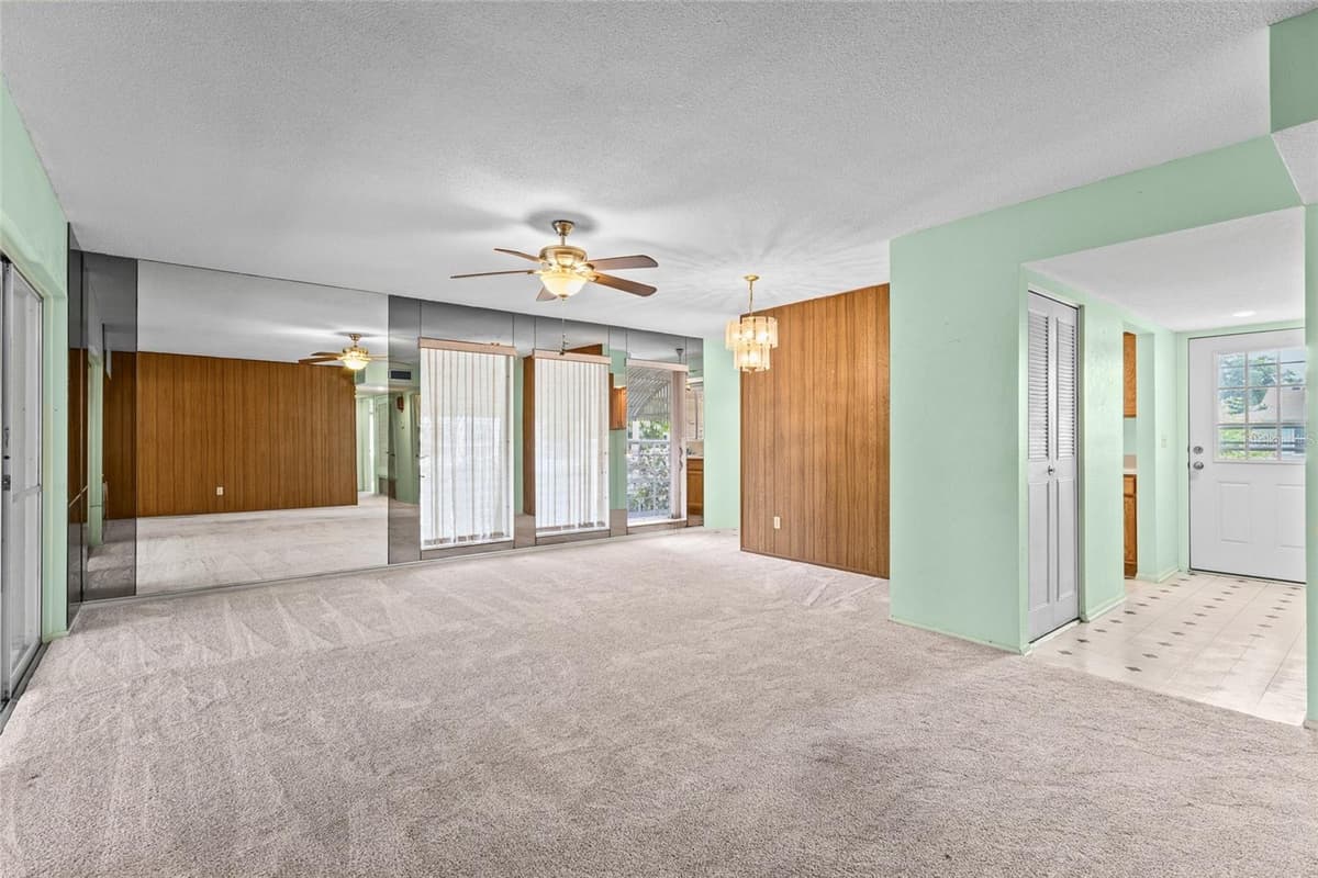 5702 ESPANOLA AVENUE — photo 9 of 39