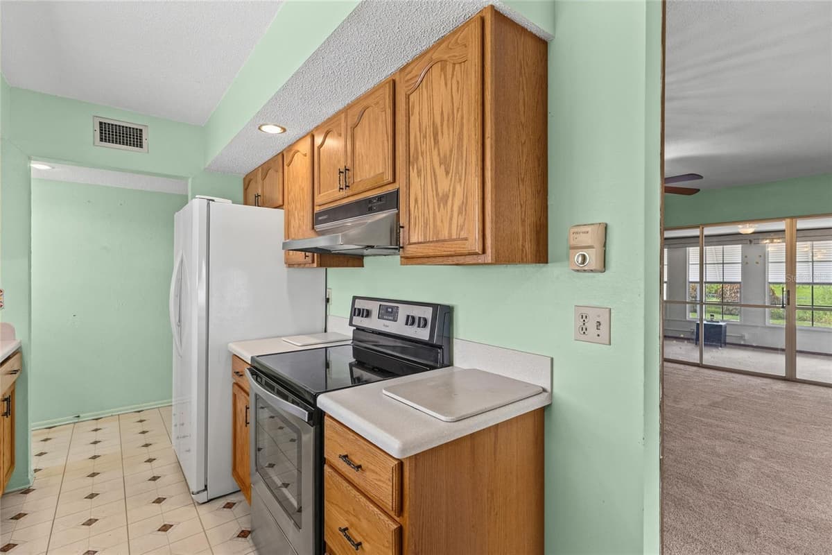 5702 ESPANOLA AVENUE — photo 4 of 39