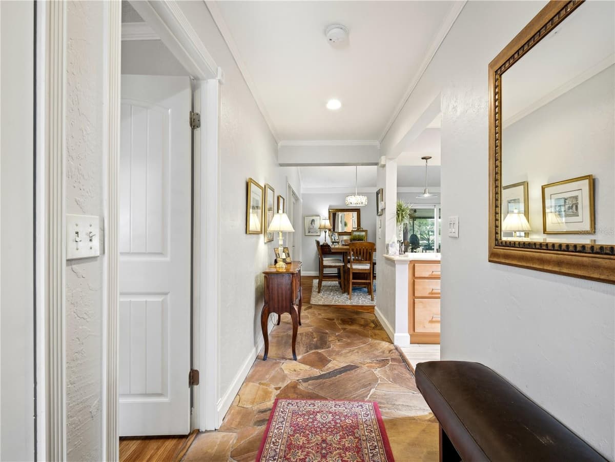 218 CANTERBURY CIRCLE — photo 11 of 55