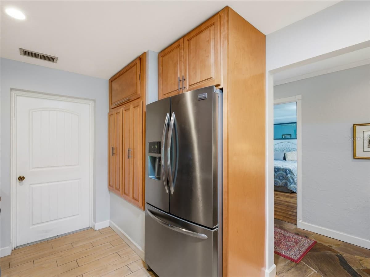 218 CANTERBURY CIRCLE — photo 13 of 55