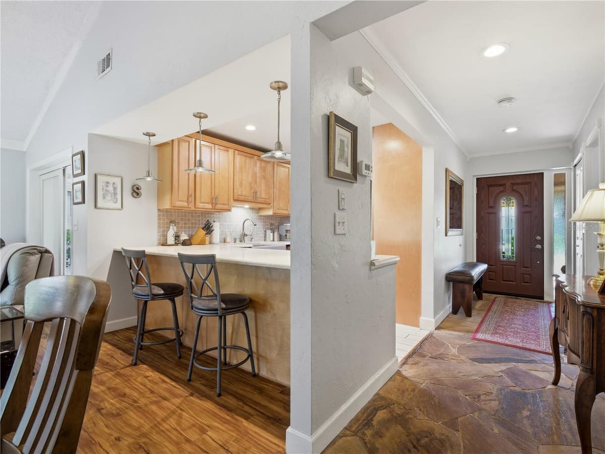 218 CANTERBURY CIRCLE — photo 12 of 55