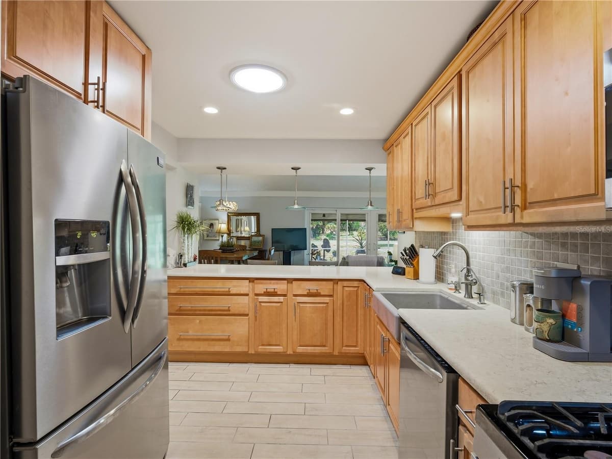 218 CANTERBURY CIRCLE — photo 5 of 55