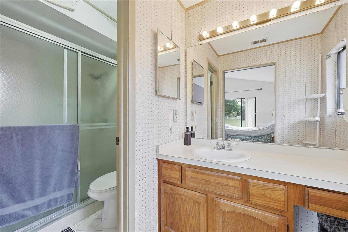 5583 LONG LAKE DRIVE — photo 13 of 22