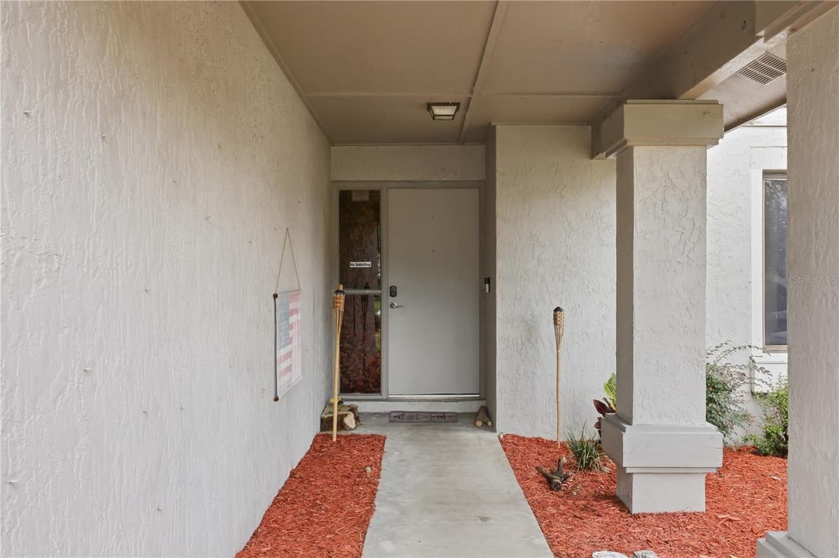 5583 LONG LAKE DRIVE — photo 4 of 22