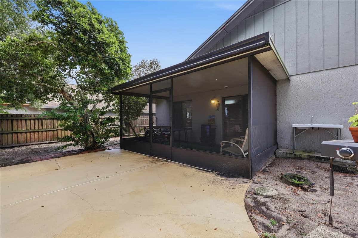 5583 LONG LAKE DRIVE — photo 16 of 22