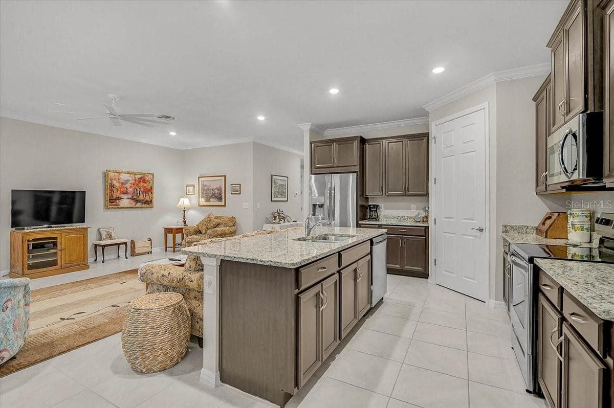 24200 RIVERFRONT DRIVE — photo 2 of 29