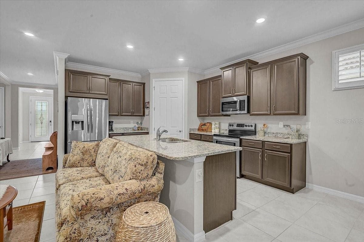 24200 RIVERFRONT DRIVE — photo 4 of 29