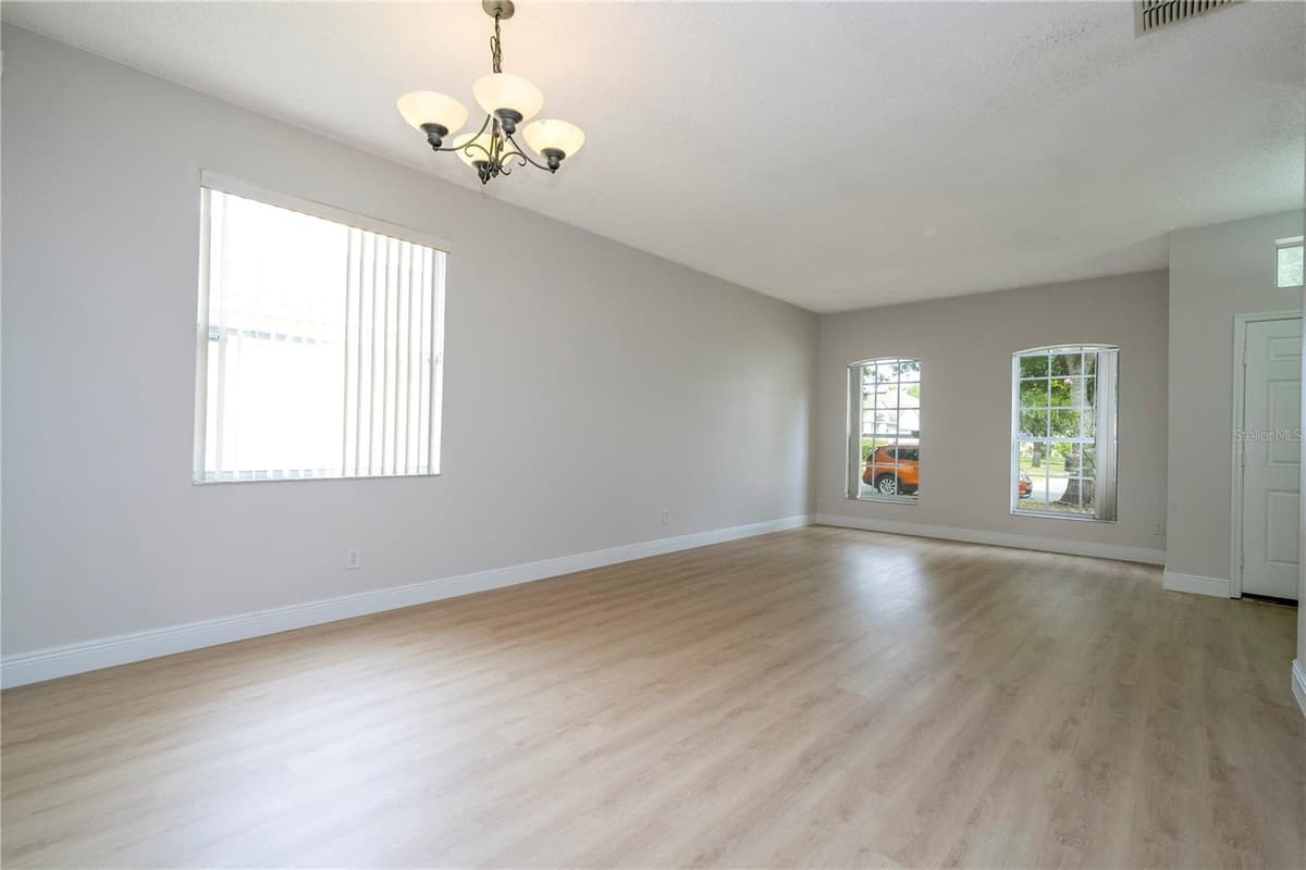 13827 HAWKEYE DRIVE — photo 18 of 64