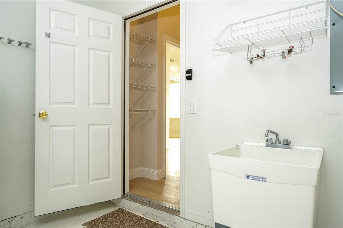 13827 HAWKEYE DRIVE — photo 60 of 64