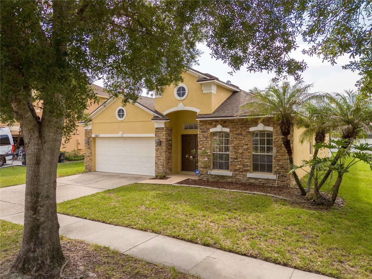 13827 HAWKEYE DRIVE — photo 2 of 64