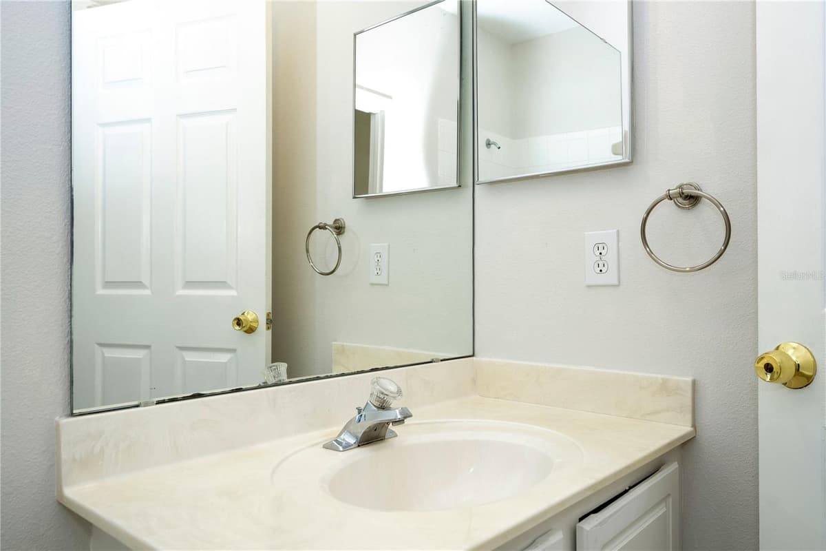 13827 HAWKEYE DRIVE — photo 36 of 64