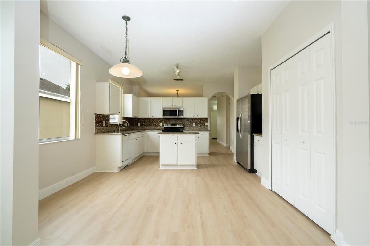 13827 HAWKEYE DRIVE — photo 27 of 64
