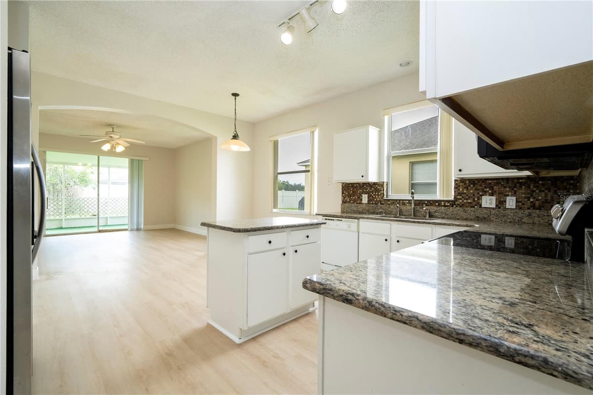13827 HAWKEYE DRIVE — photo 20 of 64
