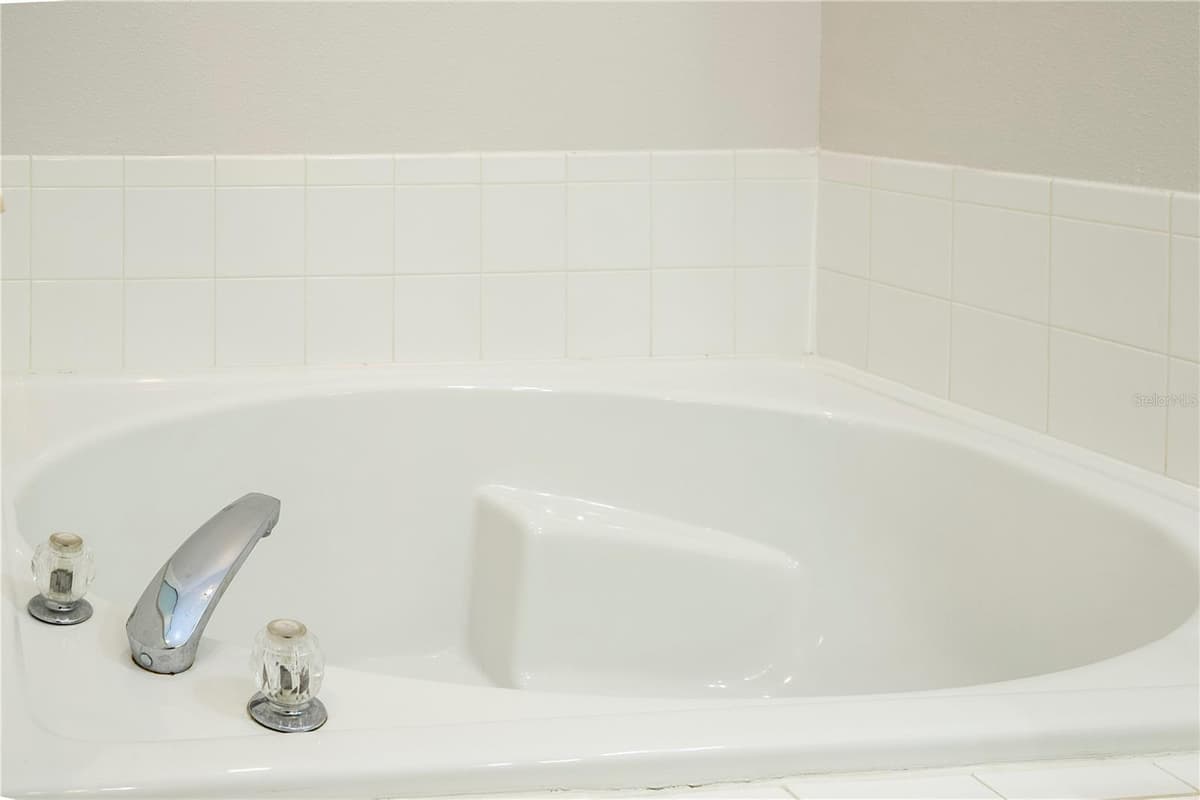 13827 HAWKEYE DRIVE — photo 55 of 64
