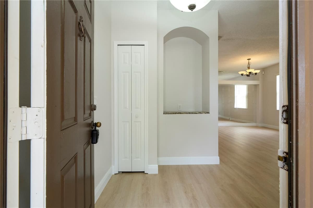 13827 HAWKEYE DRIVE — photo 14 of 64
