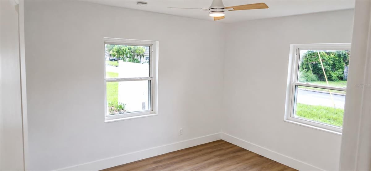 180 KENTUCKY AVENUE — photo 18 of 23