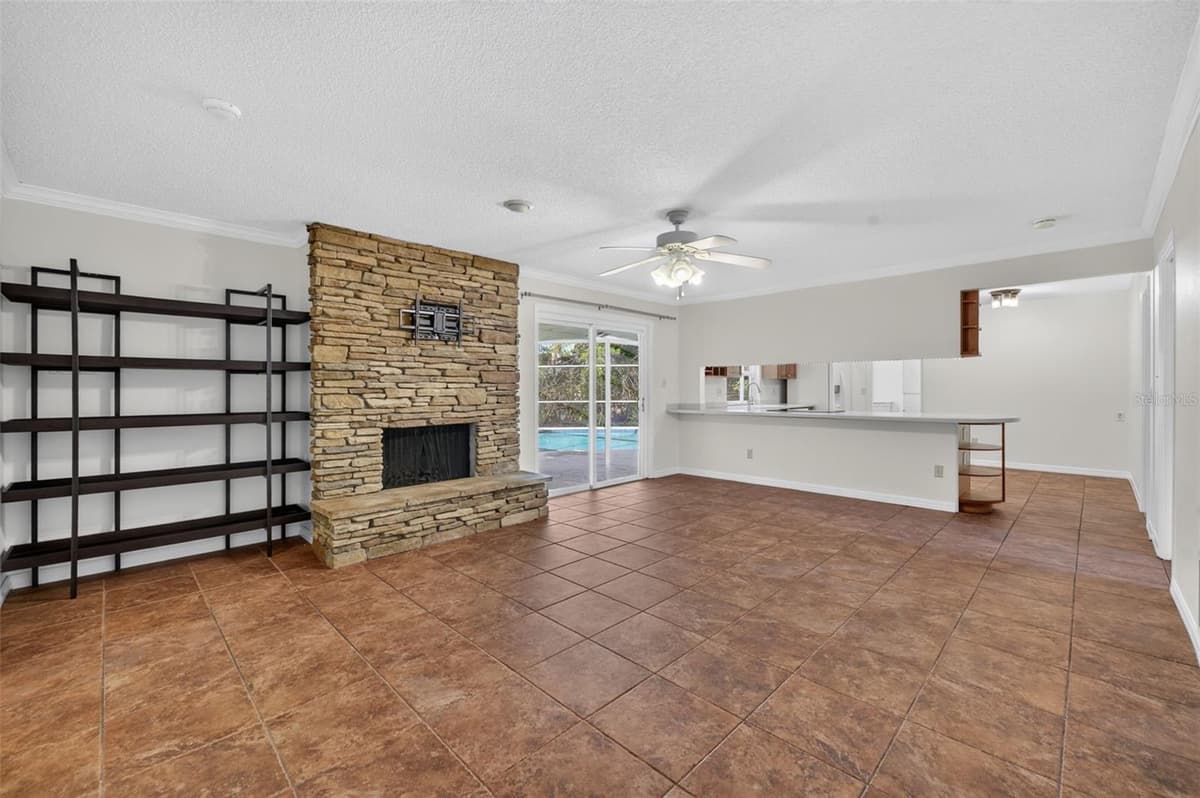 2051 DYAN WAY — photo 11 of 41
