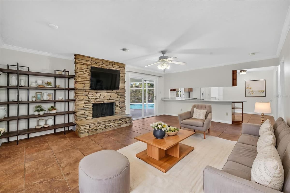 2051 DYAN WAY — photo 10 of 41