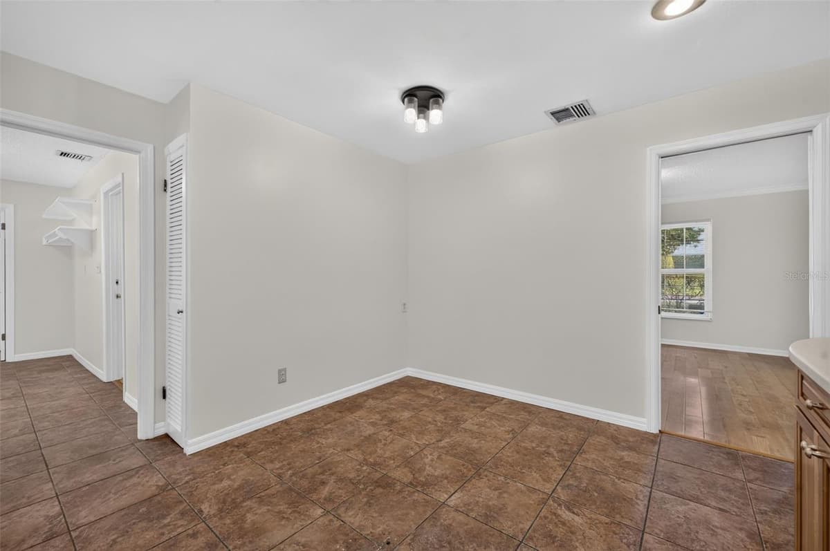 2051 DYAN WAY — photo 14 of 41