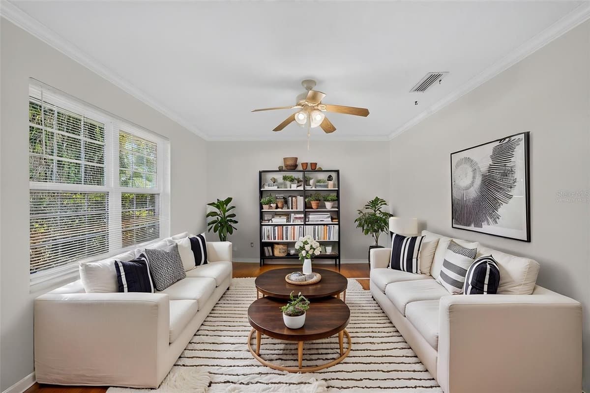 2051 DYAN WAY — photo 4 of 41