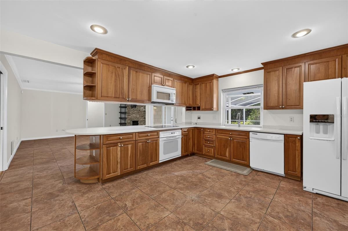 2051 DYAN WAY — photo 12 of 41