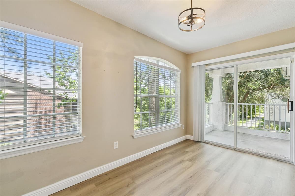 4316 KIRKMAN ROAD — photo 10 of 44