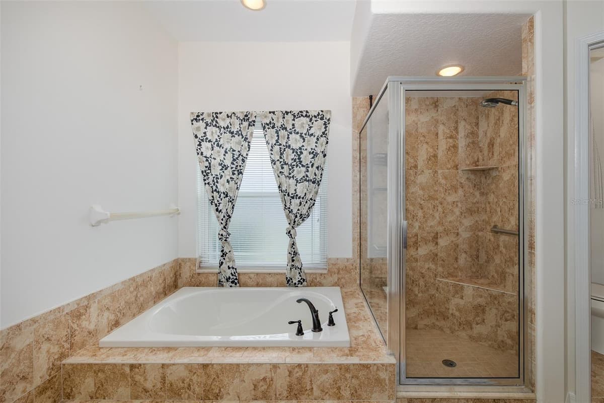 18822 MAJESTIC OAK COURT — photo 38 of 69