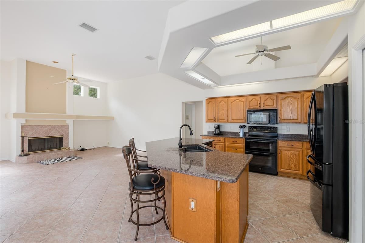 18822 MAJESTIC OAK COURT — photo 23 of 69